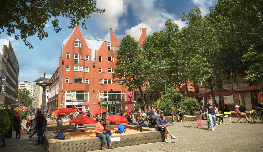 © Ansgarikirchhof by CityInitiative Bremen Werbung e.V. | Ansgarikirchhof | Sandkisten im Sommer